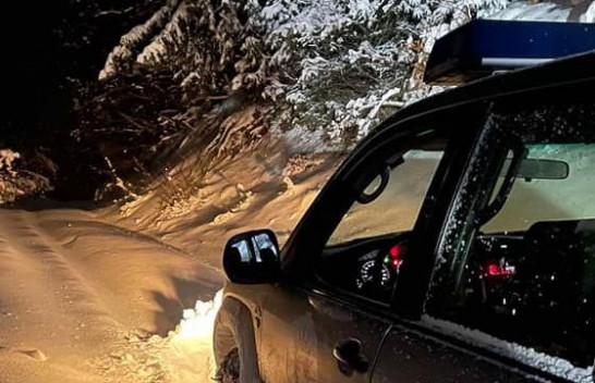 Policia evakuon familjet e bllokuara nga bora e madhe në Rugovë
