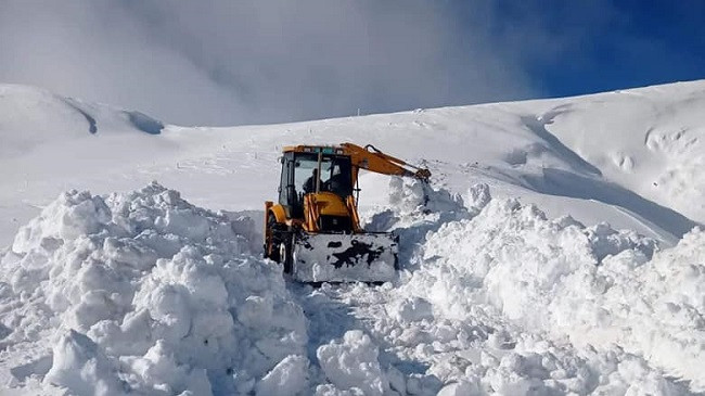 Rruga Shtyllë-Panarit e bllokuar nga bora e madhe