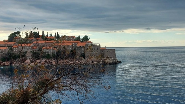 Fundjava në Mal të Zi, me vranësira e shi