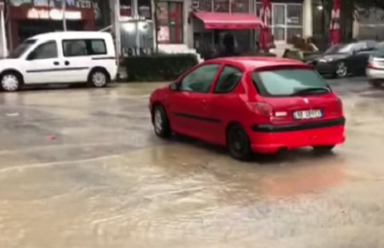 Moti i ligë përfshin Shqipërinë, reshje të dendura shiu në të gjithë territorin