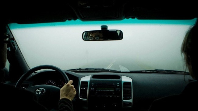 Një këshillë kundër avullimit të xhamave të veturës
