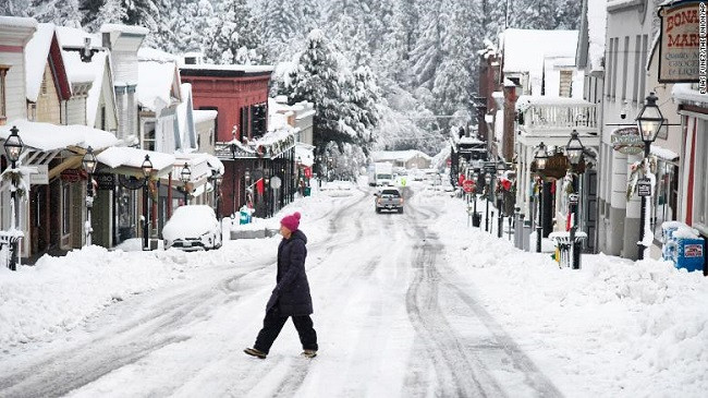 Rekord reshje bore në Sierra Nevada të Kalifornisë