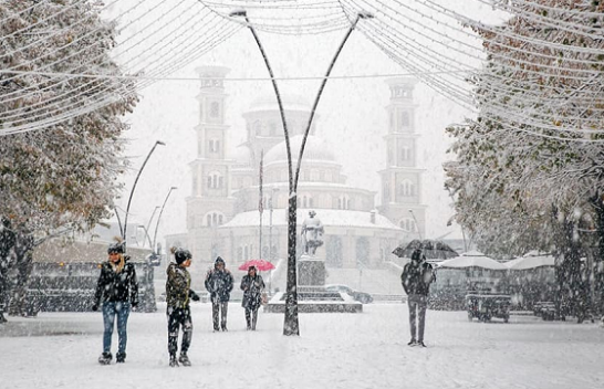 Temperatura deri në -17 gradë Celsius, mbyllen shkollat në Shqipëri
