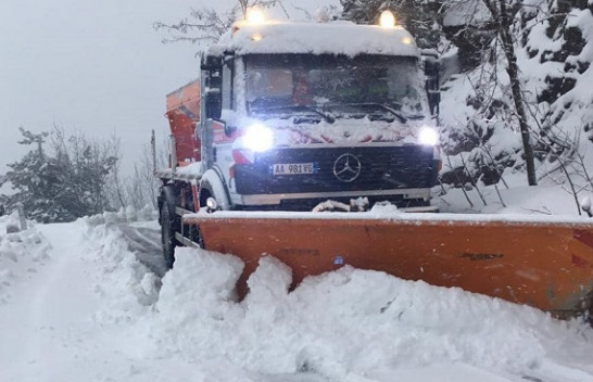 Reshje bore në Shqipëri: Kjo është gjendja e rrugëve në disa zona të vendit