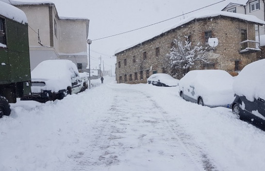 Dëbora mbulon Kukësin, trashësia në Shishtavec arrin në 40 centimetra