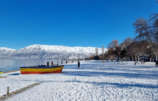 Vishuni më trashë, java nis me mot të ftohtë dhe me ngrica në Shqipëri