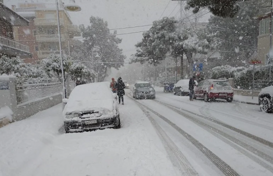 Bora në Athinë shkakton kaos në trafik