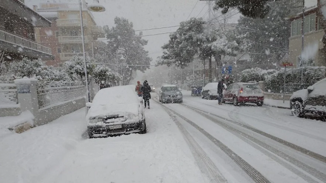 Bora në Athinë shkakton kaos në trafik