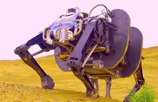 Kina prodhon robotin më të madh në botë me katër këmbë