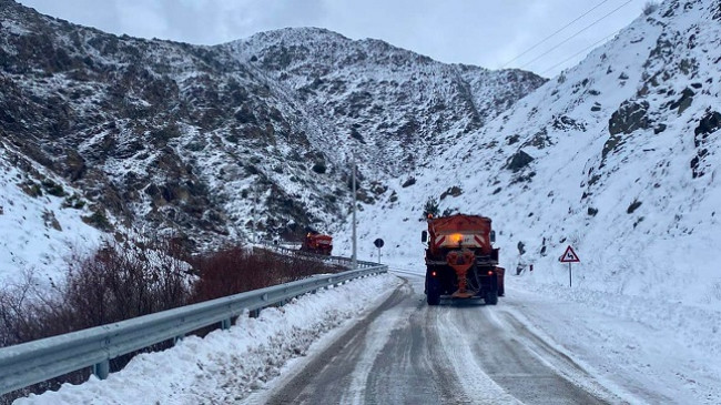 Rikthehen reshjet e borës, kjo është situata e rrugëve në Shqipëri