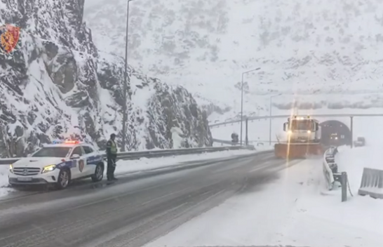Policia e Shtetit apel shoferëve për kujdes pas reshjeve të borës