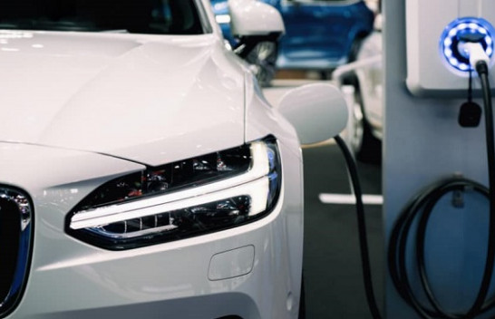 Veturat elektrike dhe hibride më të shiturat në Evropë në vitin 2021