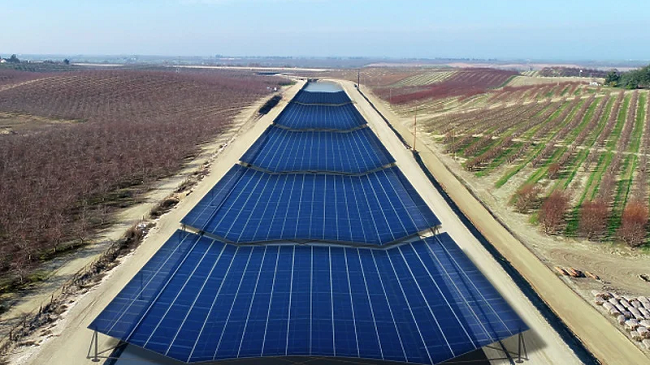 Panelet diellore mbi kanalet e ujit mund të prodhojnë 13 GW energji elektrike për Kaliforninë