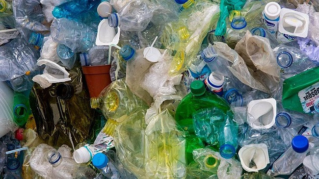 Sondazh: Tre në katër njerëz duan që plastika njëpërdorimshe të ndalohet