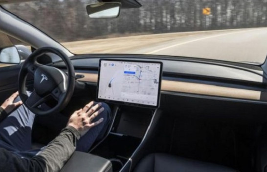 Tesla autopilot hetohet në Gjermani