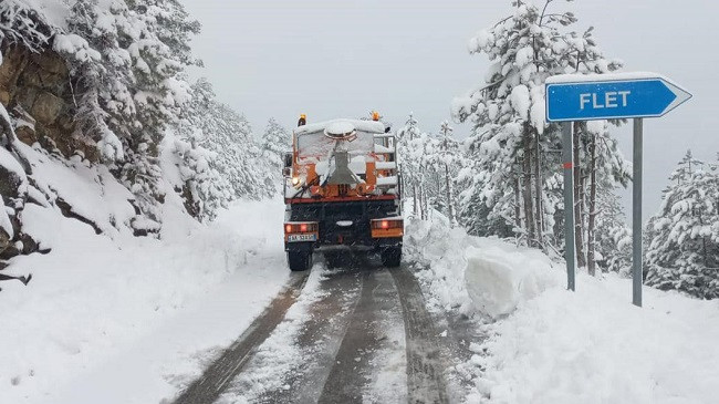 Reshje të dendura bore në Shqipëri, ARRSH: Në këto akse duhen përdorur zinxhirët