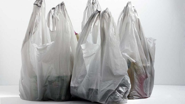 Miratohet projektligji, nga 1 qershori ndalohet përdorimi i qeseve plastike në Shqipëri