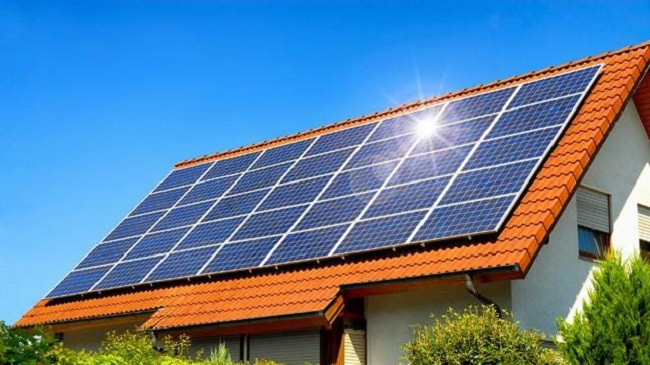 Kriza e energjisë nxit kërkesën për instalimin e paneleve diellore