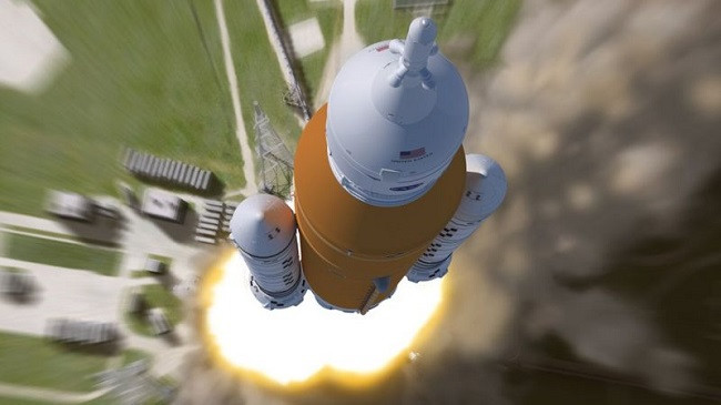 NASA përgatitet të lëshojë mega raketën në Hënë