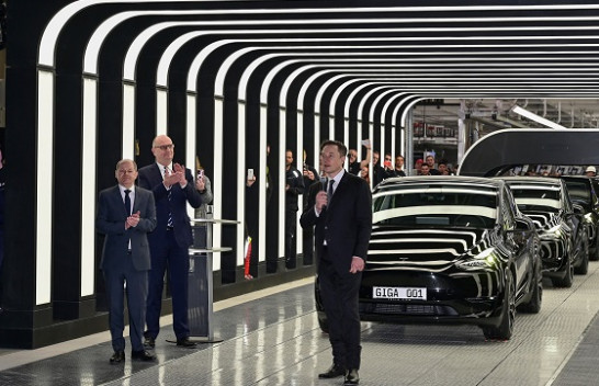 Tesla hap fabrikën e prodhimit të veturave në Gjermani