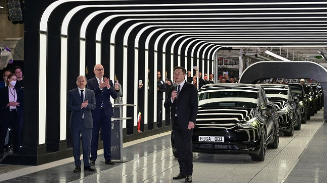 Tesla hap fabrikën e prodhimit të veturave në Gjermani
