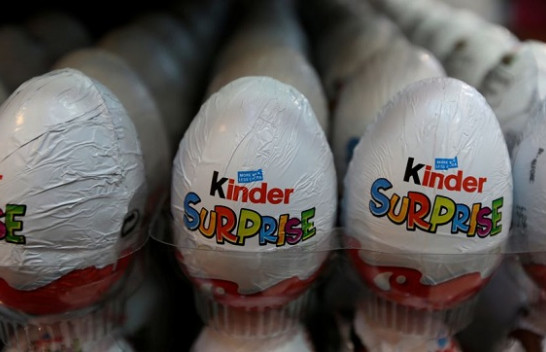 Largohen nga tregu miliona vezë ‘Kinder Surprise’, përmbanin bakterin salmonela