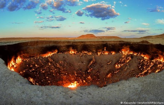 Turkmenistani përgatitet të mbyllë 'Portën e Ferrit'