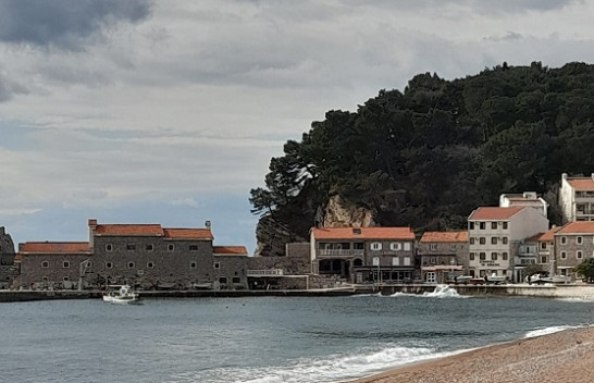 Diell, vranësira me shi e borë në Mal të Zi