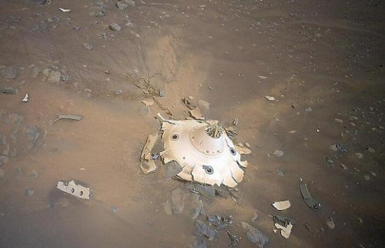 NASA publikon imazhet e mbetjeve të roverit Perseverance në Mars