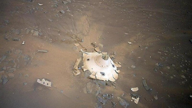 NASA publikon imazhet e mbetjeve të roverit Perseverance në Mars