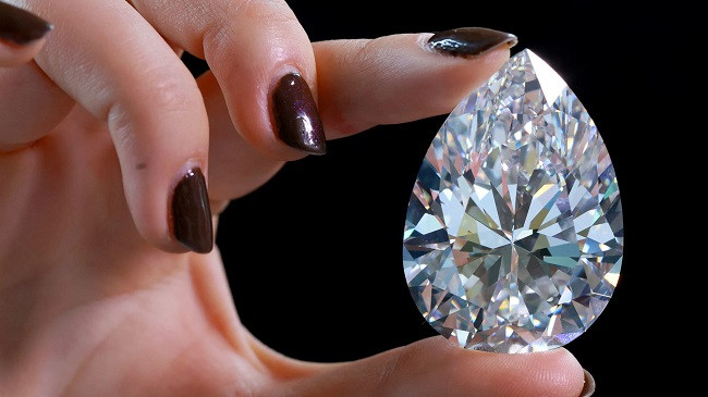Diamanti më i madh i bardhë në botë shitet për 18.8 milionë dollarë