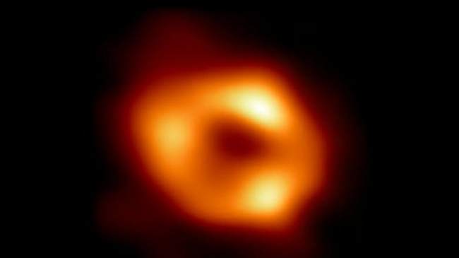 Astronomët zbulojnë imazhin e parë të vrimës së zezë në zemër të galaktikës sonë
