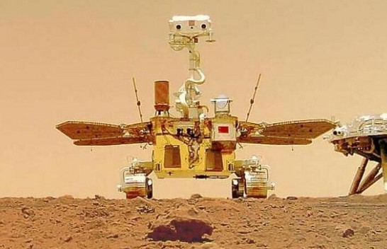 Roveri kinez zbulon gjurmë uji në Mars