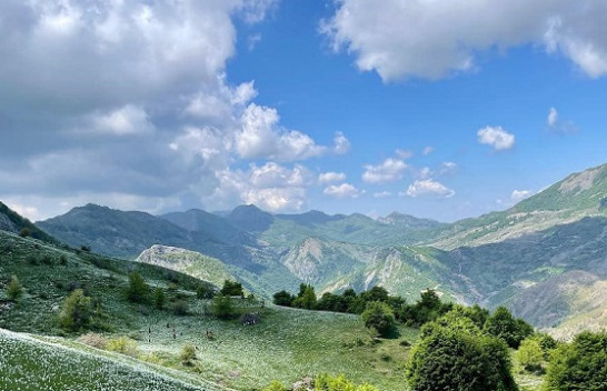 Temperatura të larta dhe rrebeshe shiu, mësoni së çfarë ka përgatitur moti në Shqipëri
