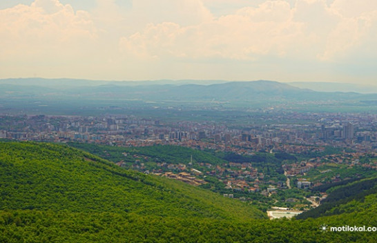 Sot diell e nxehtë, në fundjavë shtrëngata e shi me breshër në Kosovë