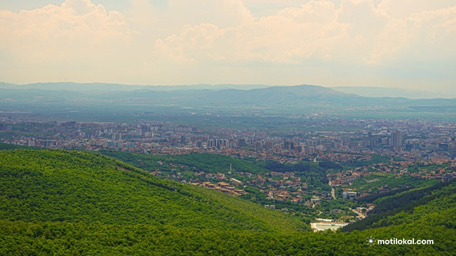Sot diell e nxehtë, në fundjavë shtrëngata e shi me breshër në Kosovë