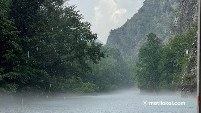 Moti në Maqedoni, me shi dhe erëra të forta