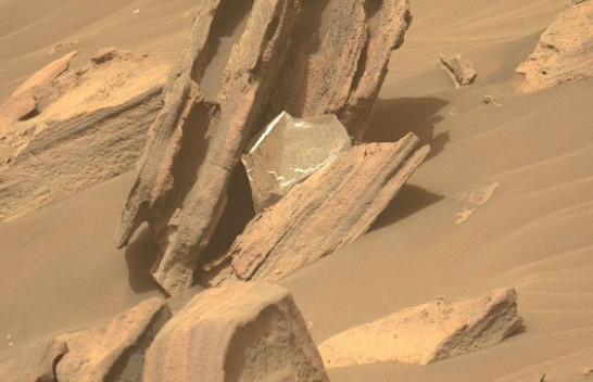 NASA fotografon diçka të çuditshme në Mars