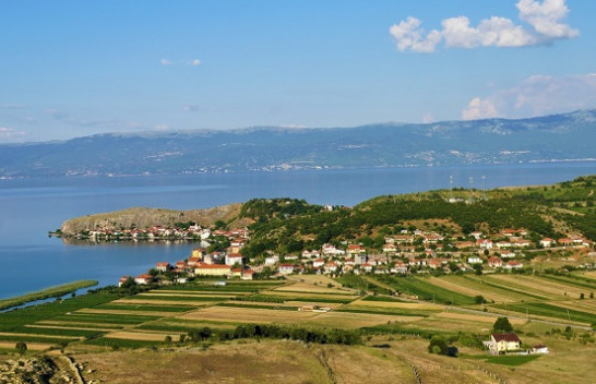 Fshati Lin në Pogradec, aty ku natyra të lë pa fjalë