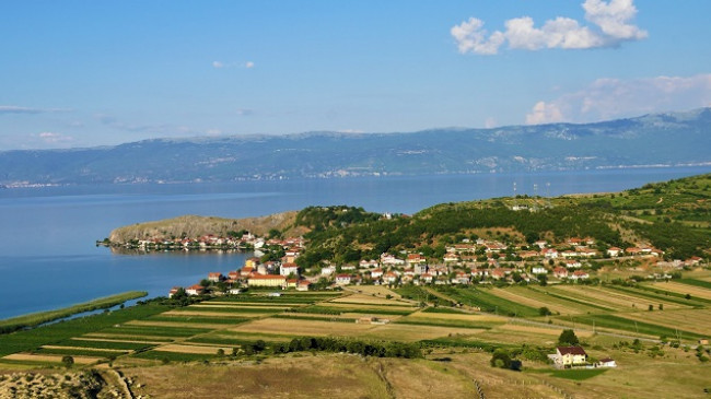Fshati Lin në Pogradec, aty ku natyra të lë pa fjalë