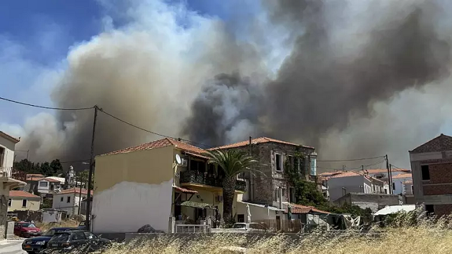 Evropa në flakë: Zjarret po shkatërrojnë pyje dhe shtëpi në Spanjë dhe Greqi