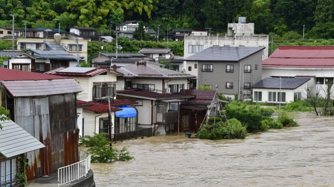 Japoni, urdhërohet evakuimi i mbi 100 mijë njerëzve për shkak të reshjeve intensive