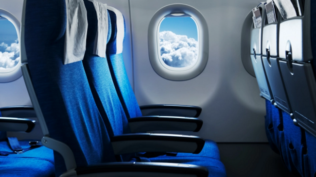 Ja pse nuk duhet t'i vendosni asnjëherë gjërat në xhepin e ulëses së aeroplanit