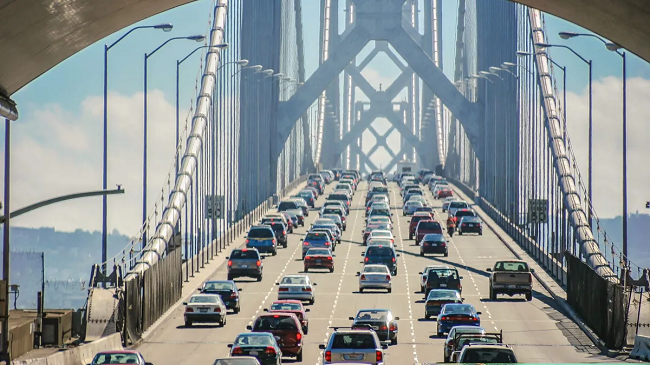 Kalifornia përgatitet të ndalojë shitjen automjeteve me djegie deri në vitin 2035