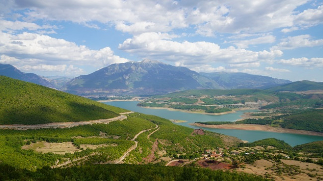 Moti sot me kthjellime, vranësira e shtrëngata në Shqipëri