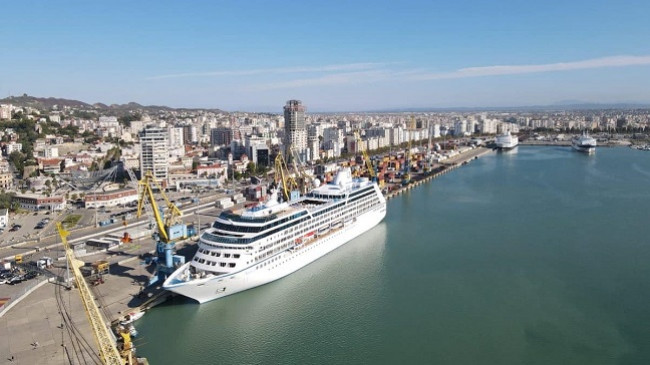 Kroçera Nautica me 527 turistë amerikanë ankorohet në portin e Durrësit