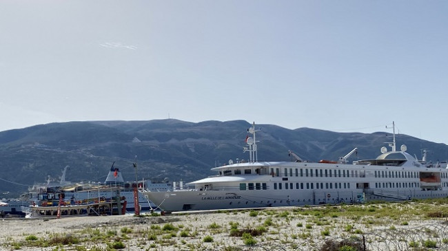 Kroçera 'La Belle De L’Adriatique' ankorohet në Vlorë me 162 turistë