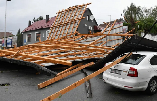 Stuhia godet Kroacinë, era shkatërron shtëpitë dhe dëmton automjetet