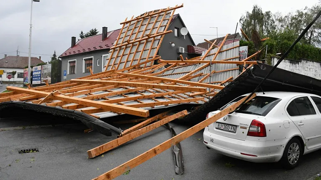 Stuhia godet Kroacinë, era shkatërron shtëpitë dhe dëmton automjetet
