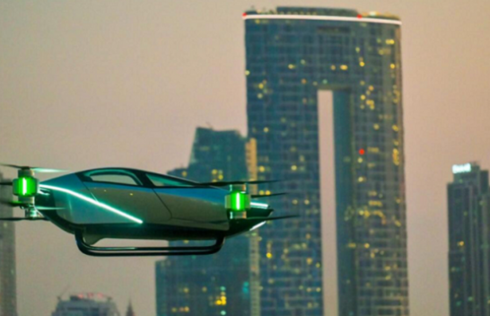 Fluturimi i parë publik në botë i makinës fluturuese kineze testohet në Dubai
